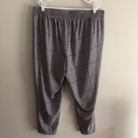 Torrid Women Plus Sz 2X Black White Plaid Houndstooth Crepe Pull-On Tapered Pant - Picture 6 of 9